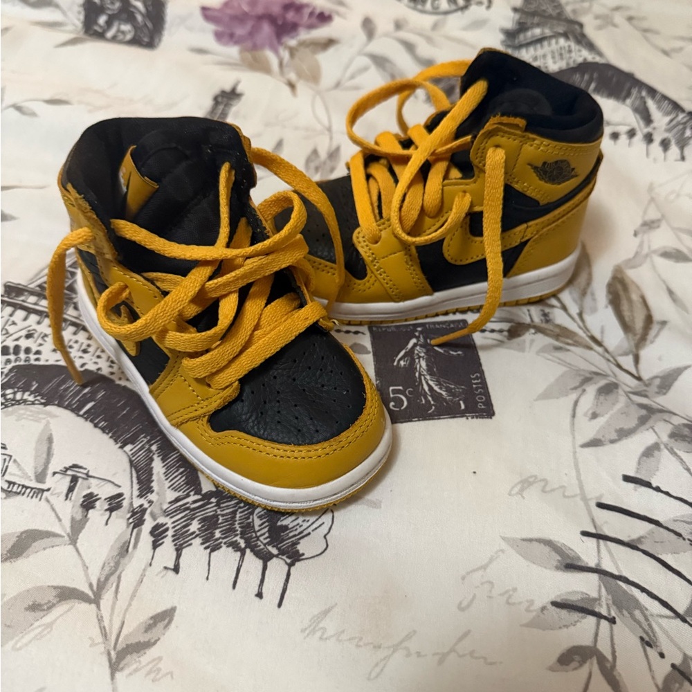 Kids High-Top Sneakers - Black and Yellow